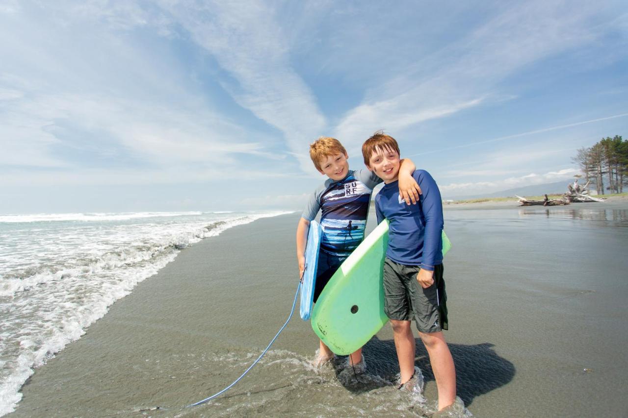 Carters Beach Top 10 Holiday Park Westport Esterno foto